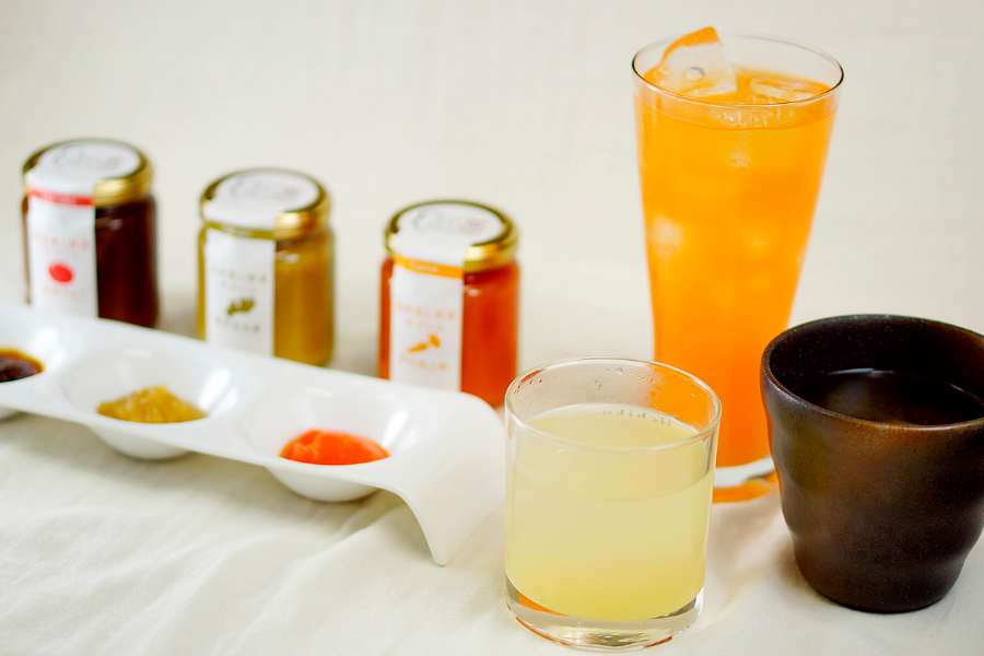 オレンジのジュースと瓶